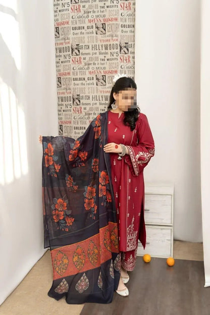 *: 3 Pcs Women's Unstitched Embroidered Suit