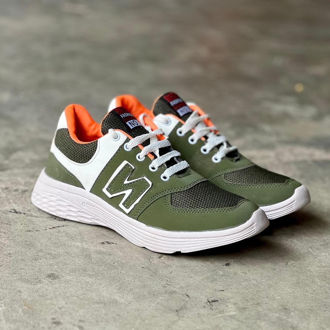 *Product Name*: Men's Knit Fabrics Running Sneakers
*Product Description*: 
*Product Details*:Material: Knit Fabrics
Pattern: Textured
Gender: Men's
Product Feature: Running
Available Sizes: 40, 41, 42, 43, 44
Size Chart: Size Chart Attached
Package Inclu
